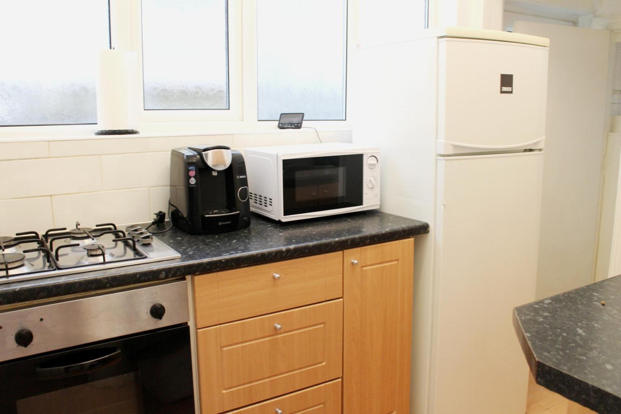 Large Garden Apartment On Golders Green High Road Londres Extérieur photo
