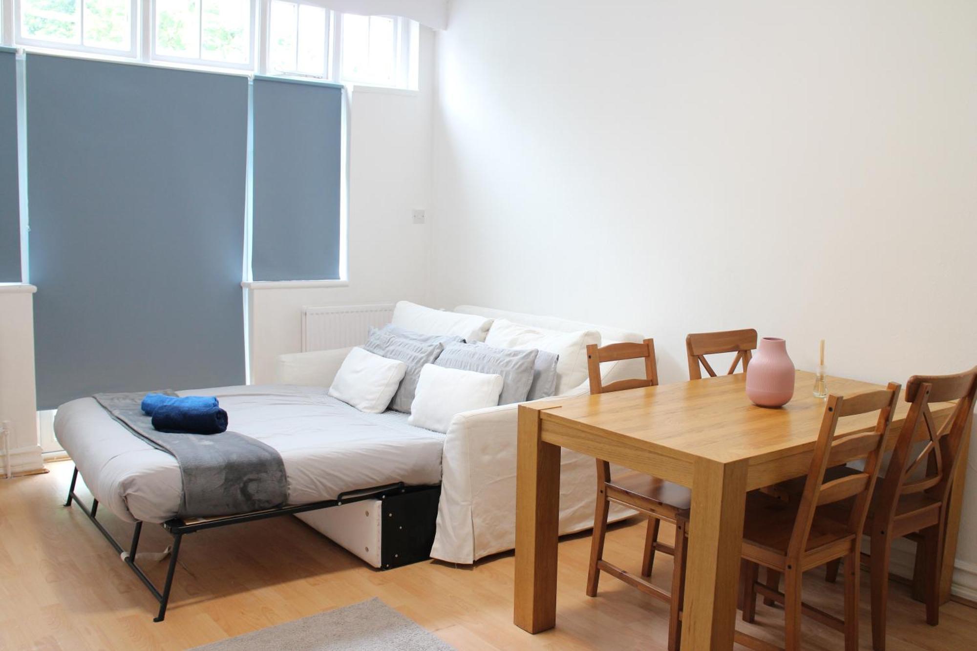 Large Garden Apartment On Golders Green High Road Londres Extérieur photo