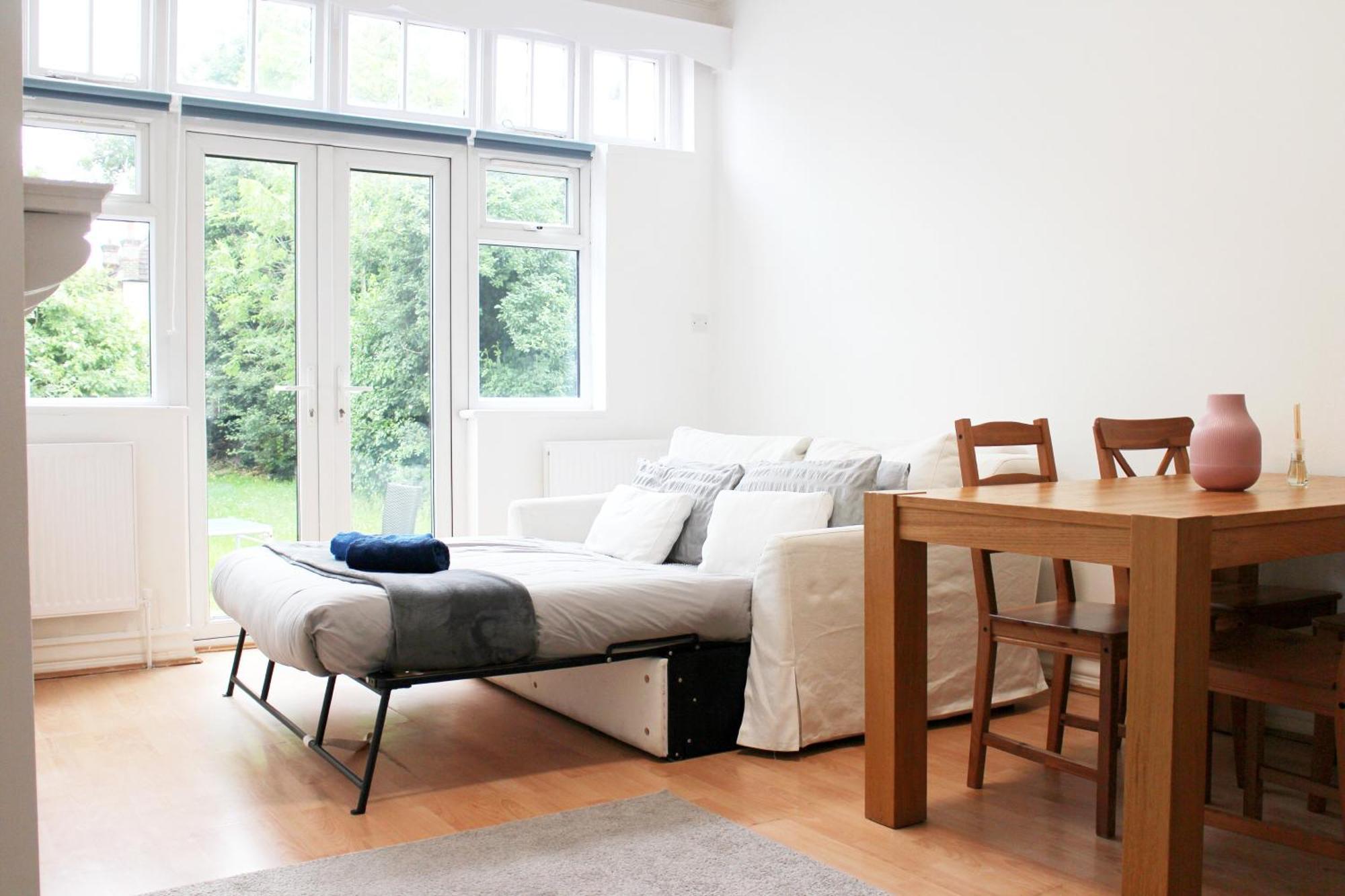 Large Garden Apartment On Golders Green High Road Londres Extérieur photo